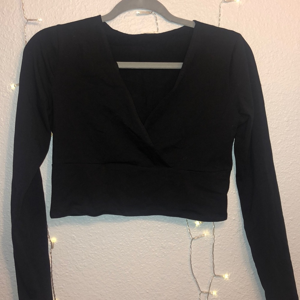 ✨Cropped V-neck Top✨